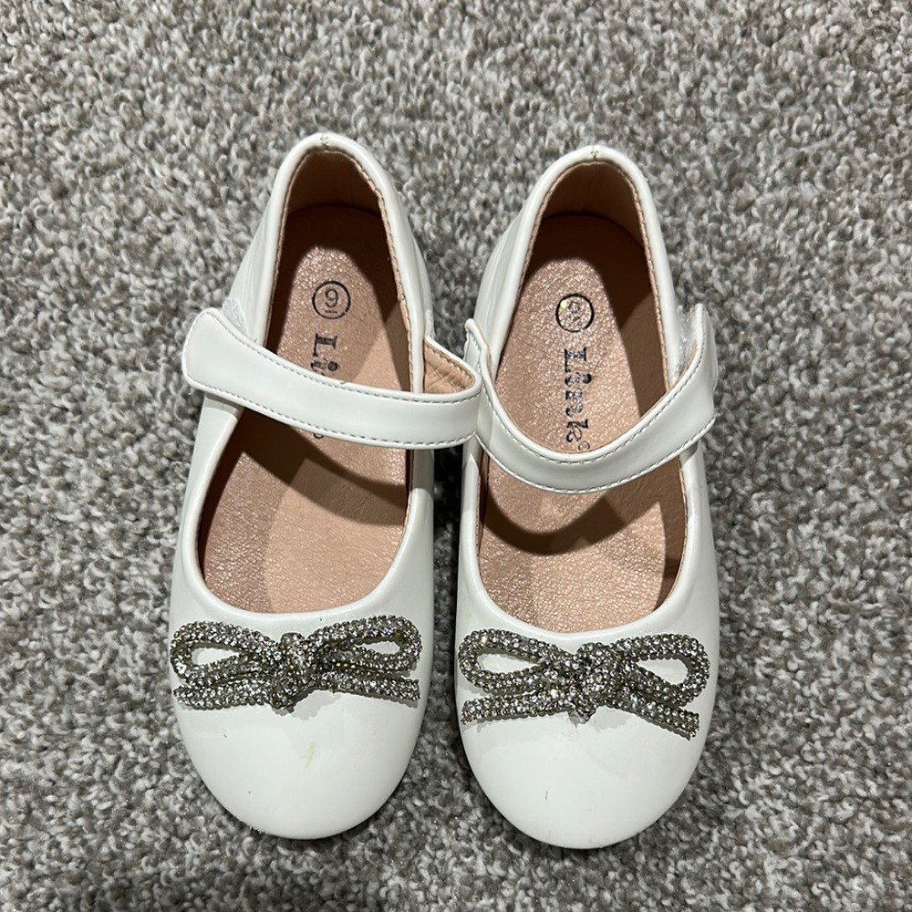 White toddler shoes with silver bow, Velcro strap on the side. Very soft Size 9